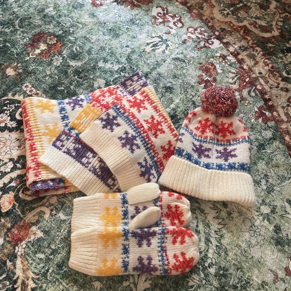 Old Navy Red and White Knit Mittens Cozy Winter Accessories
